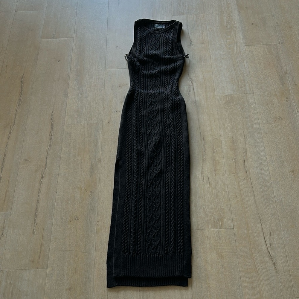Long knitted dress. Black.